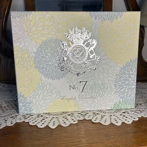 English Laundry No. 7 Gift Set with Cream and Silver Accents